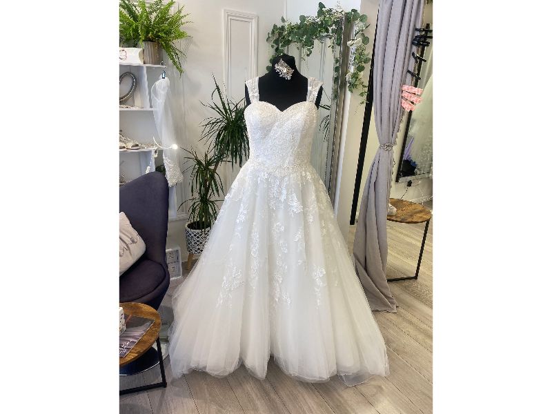 Image of the Mark Lesley pre-loved Wedding Dress, Size UK 16 piece