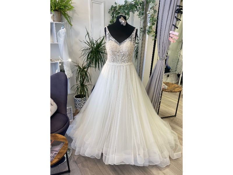 Pre owned wedding gowns online